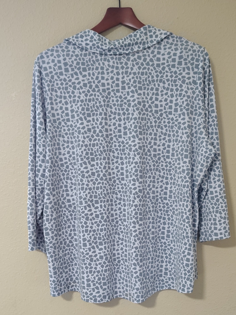 Susan Graver Animal Print Liquid Knit 3/4 Sleeves Button Relaxed Blouse Size XL - Picture 7 of 14